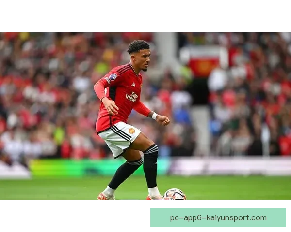 曼联锁定今夏转会最新目标红魔重建计划迎关键引援备受关注动向